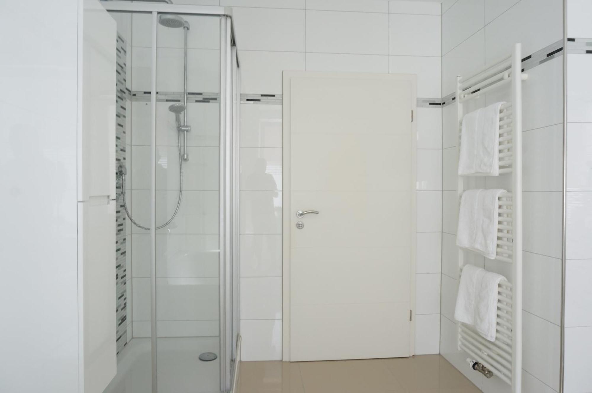 Mein Apartment Flowers Mit Kamin, Bis 10 Personen Frankenthal  Eksteriør billede
